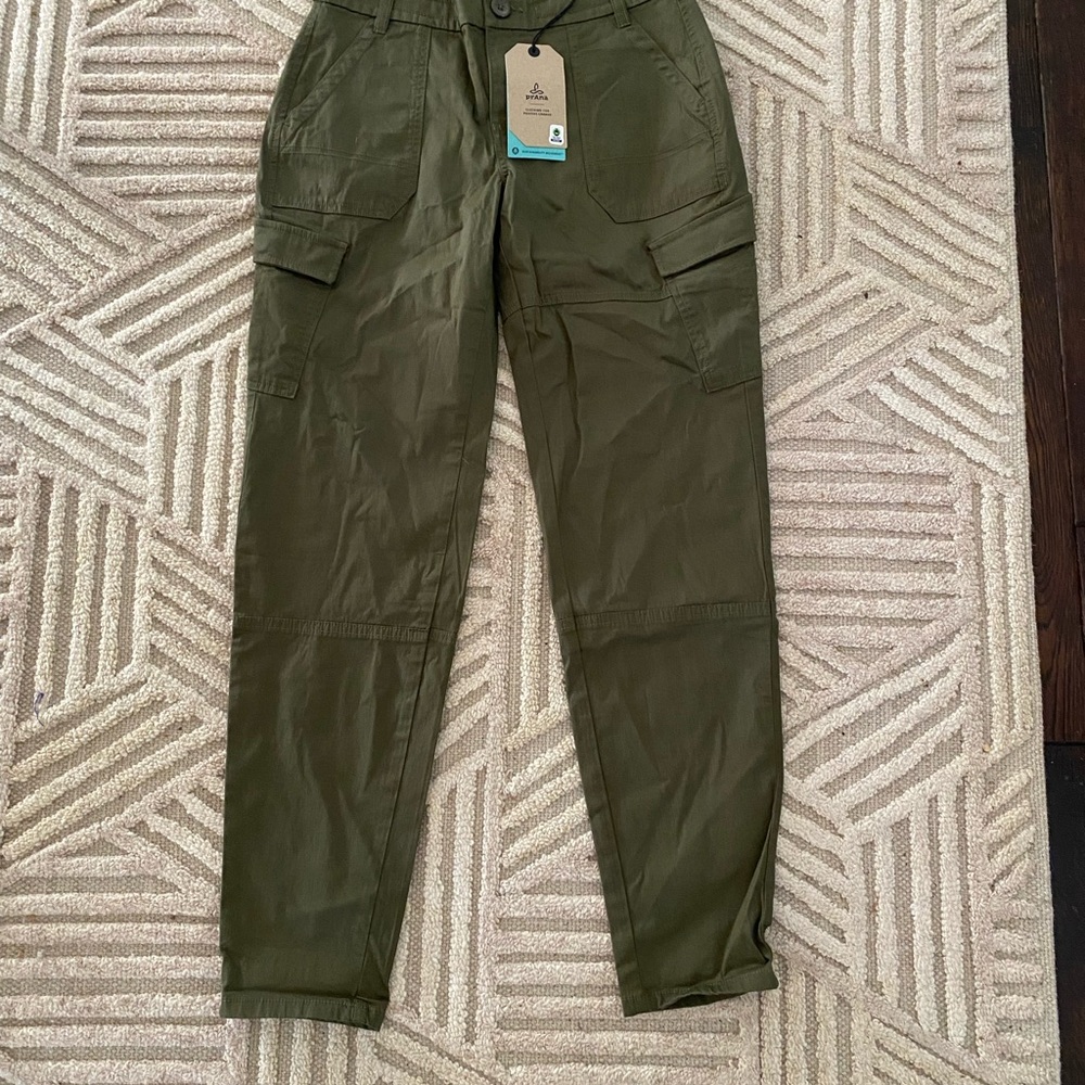 Prana Elia Cargo Forest Green Cargo Pants.  Size 4.  New with Tags.